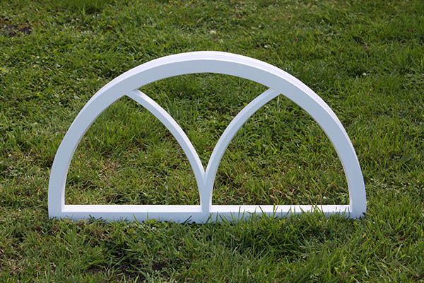Hardhouten halfrond stalraam met dubbel glas (model A) 